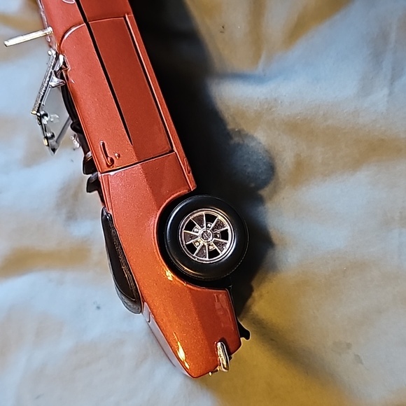 Maisto 1968 Chevrolet Camaro - Picture 7 of 10